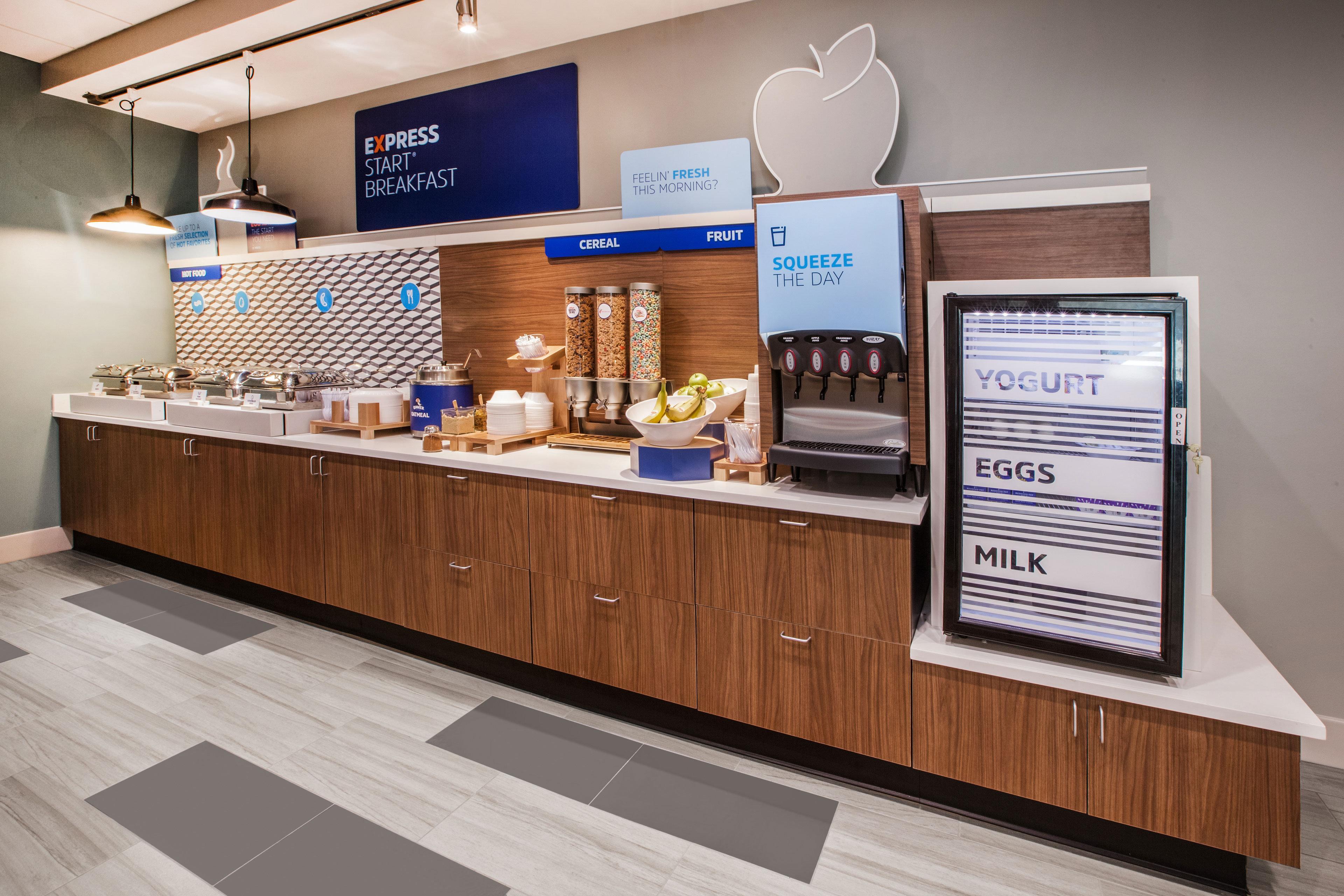 Holiday Inn Express Hotel & Suites London By Ihg Exterior photo