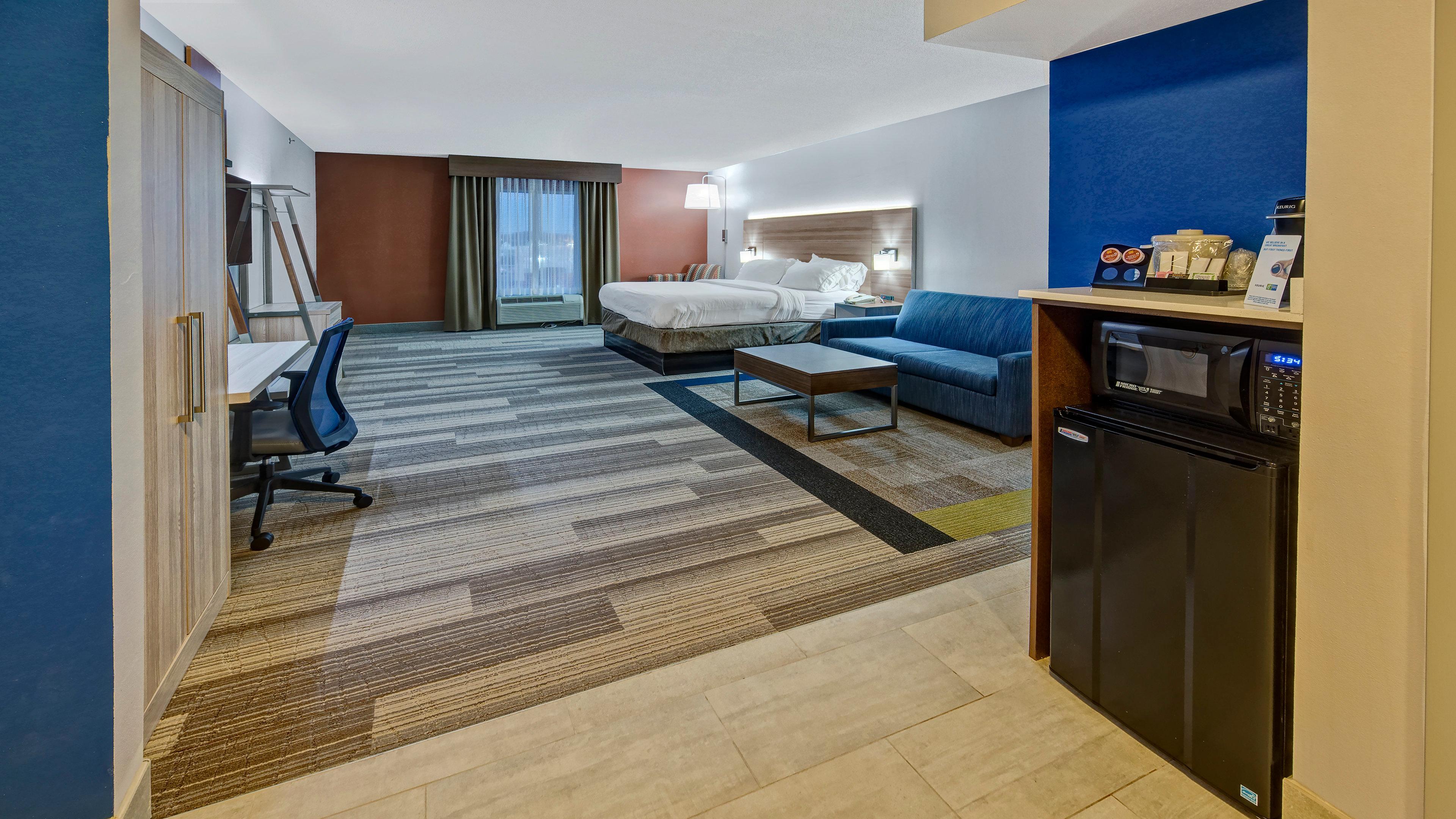 Holiday Inn Express Hotel & Suites London By Ihg Exterior photo