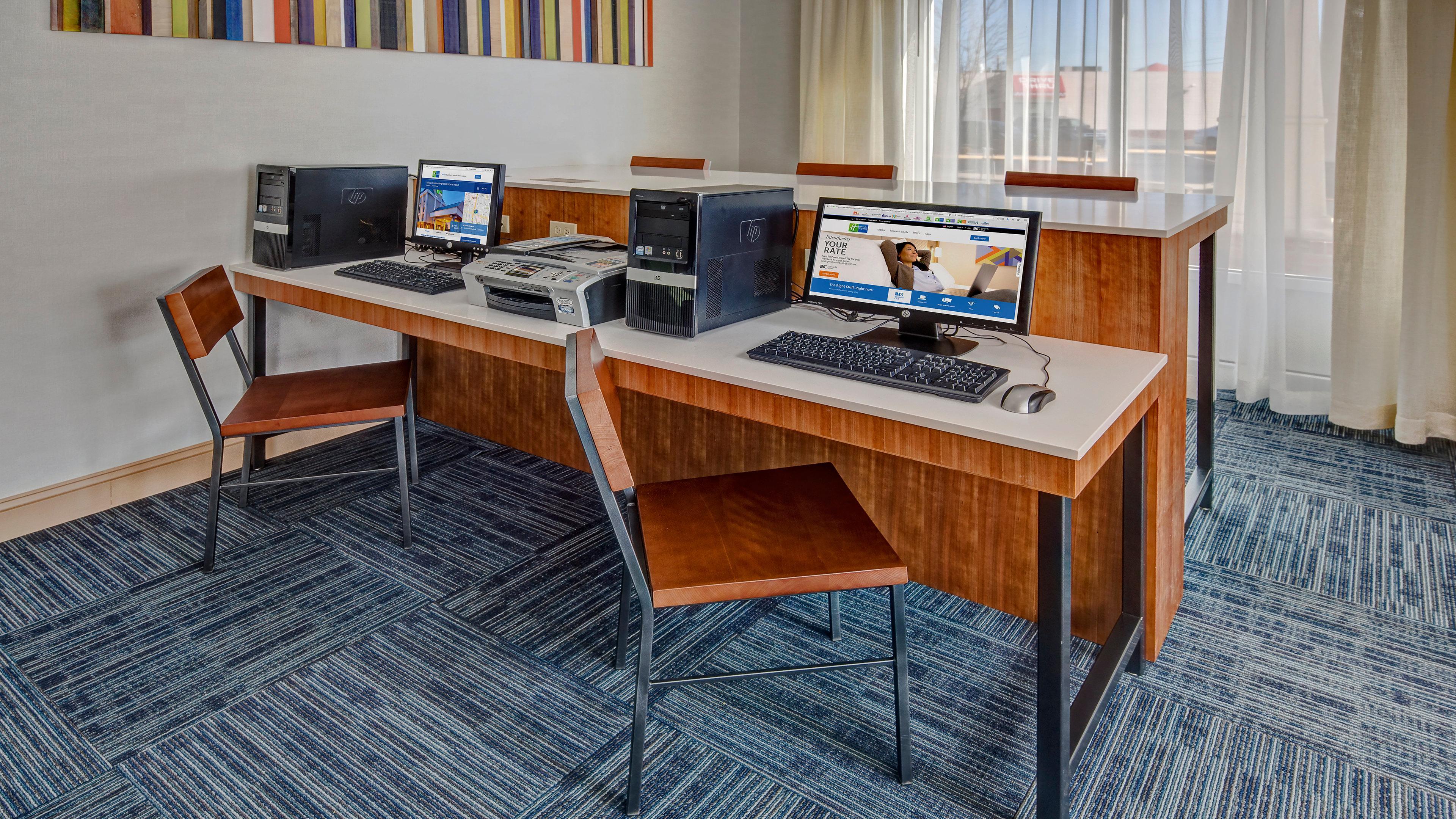 Holiday Inn Express Hotel & Suites London By Ihg Exterior photo
