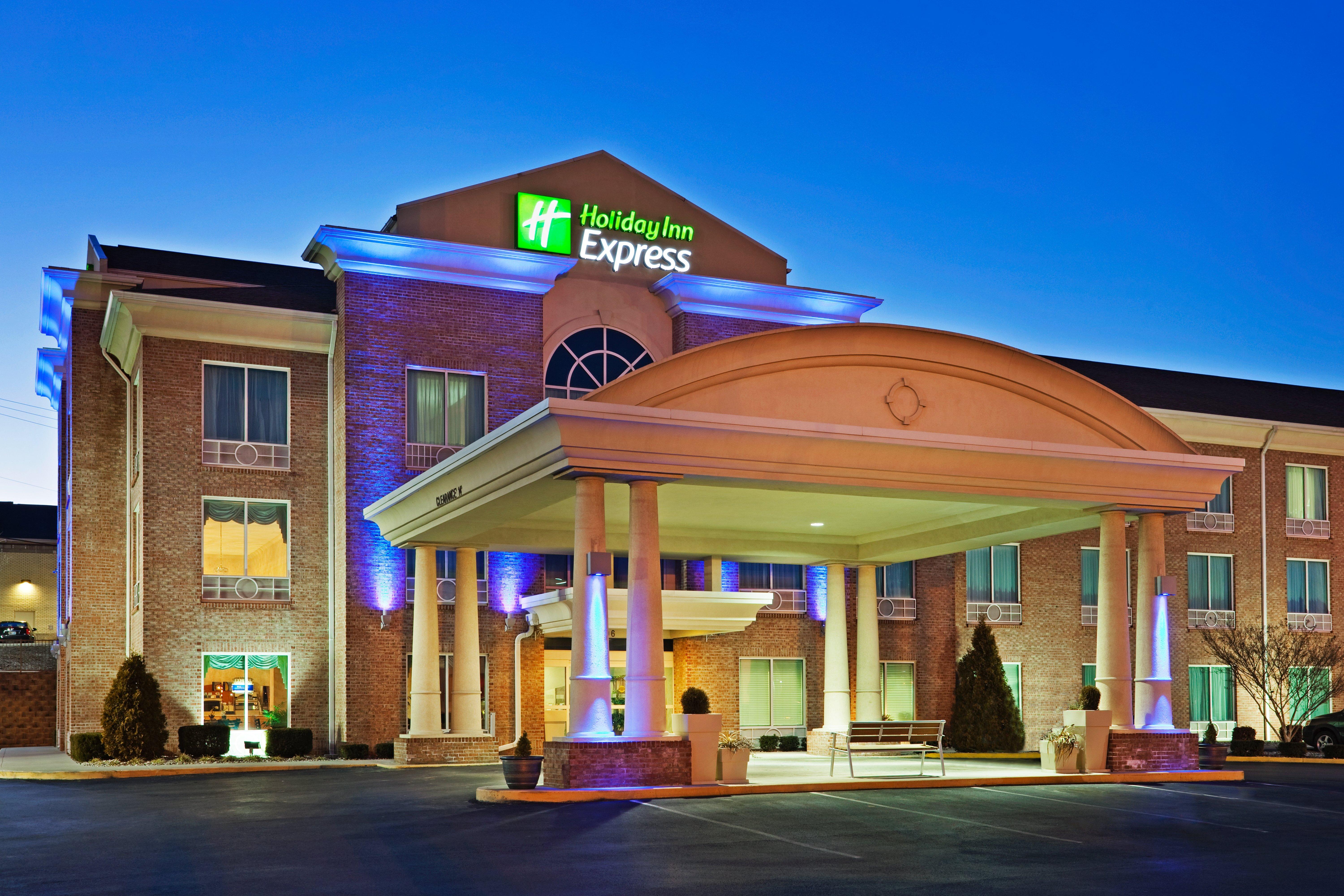 Holiday Inn Express Hotel & Suites London By Ihg Exterior photo