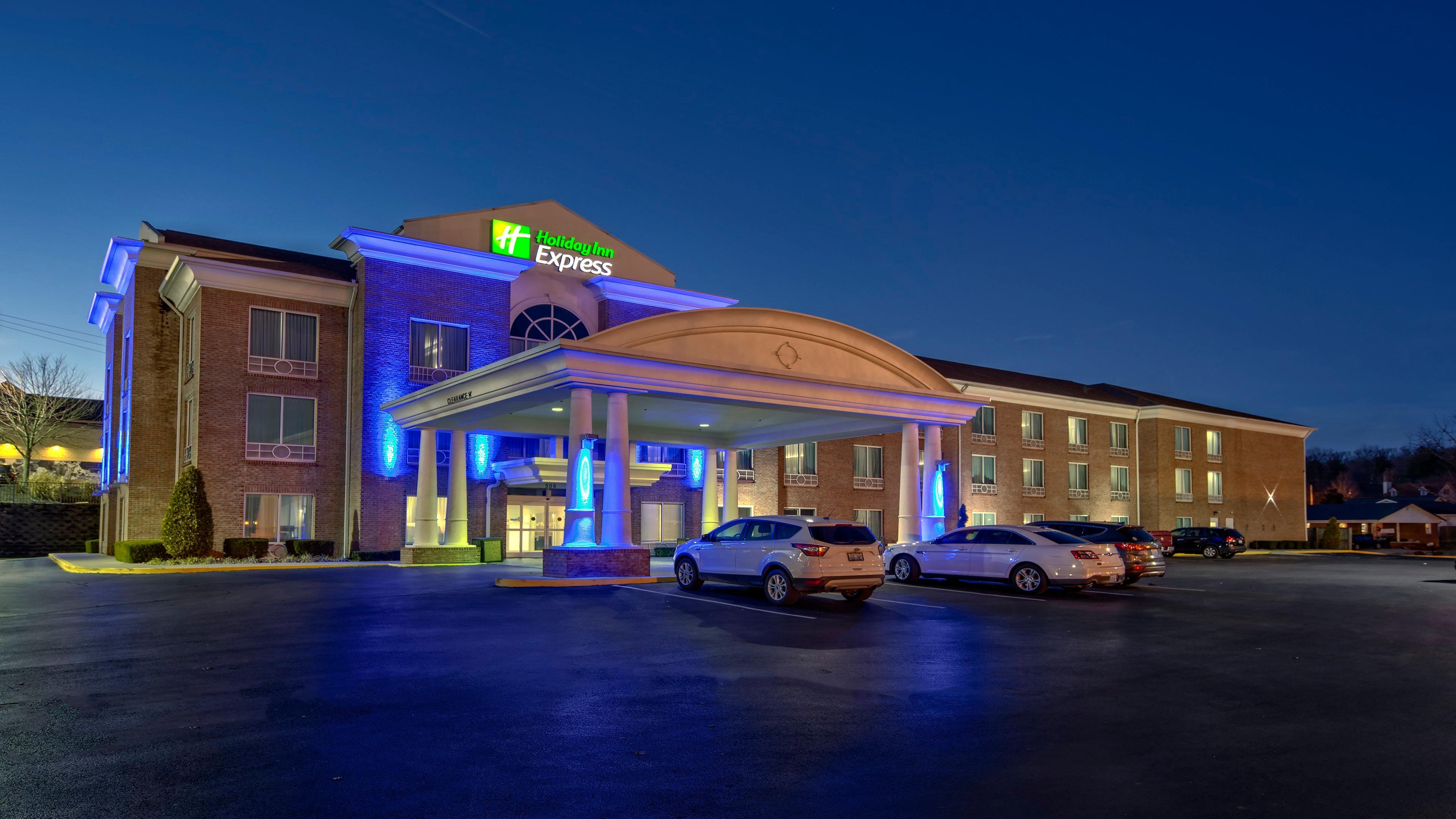 Holiday Inn Express Hotel & Suites London By Ihg Exterior photo