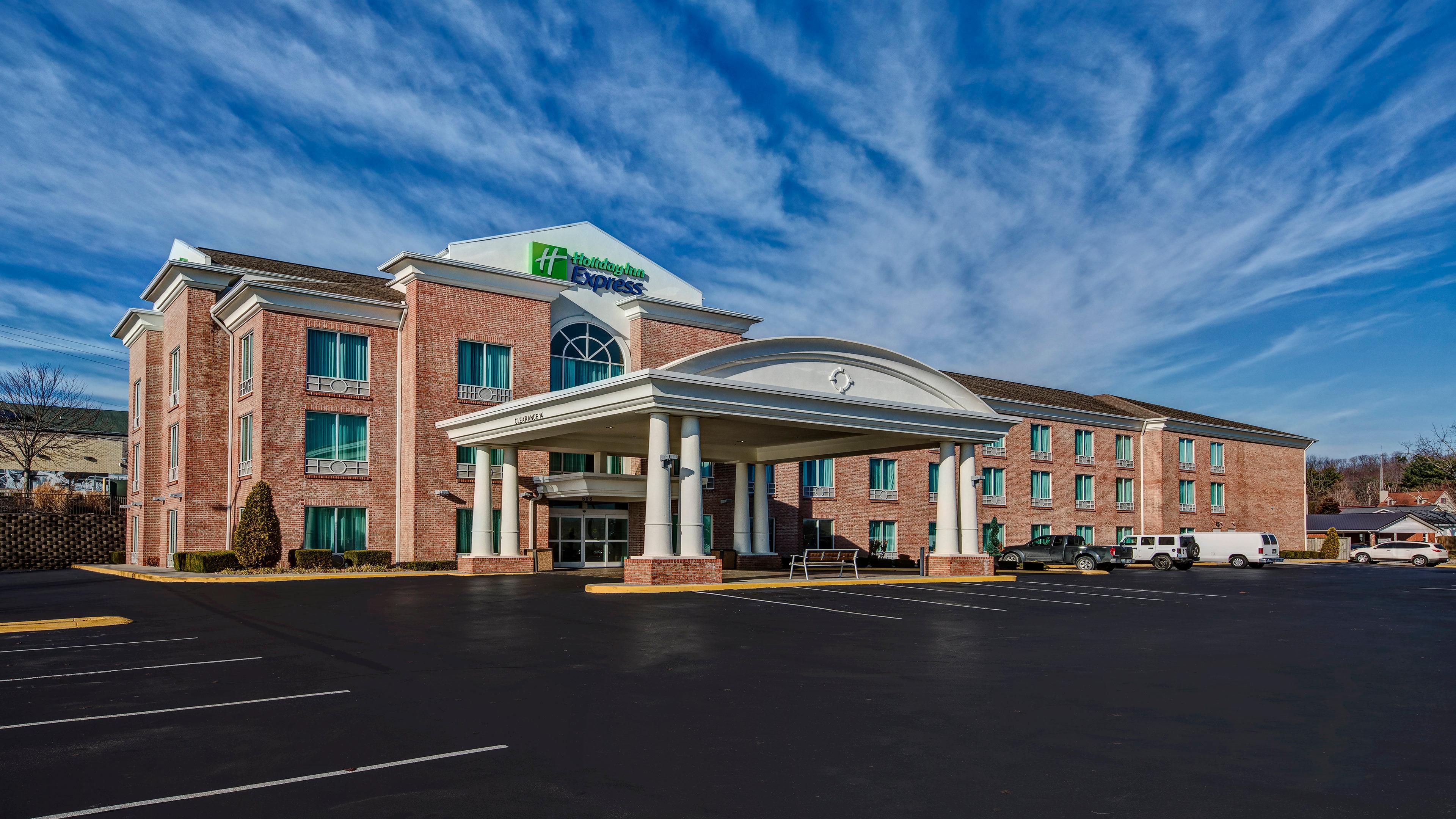 Holiday Inn Express Hotel & Suites London By Ihg Exterior photo