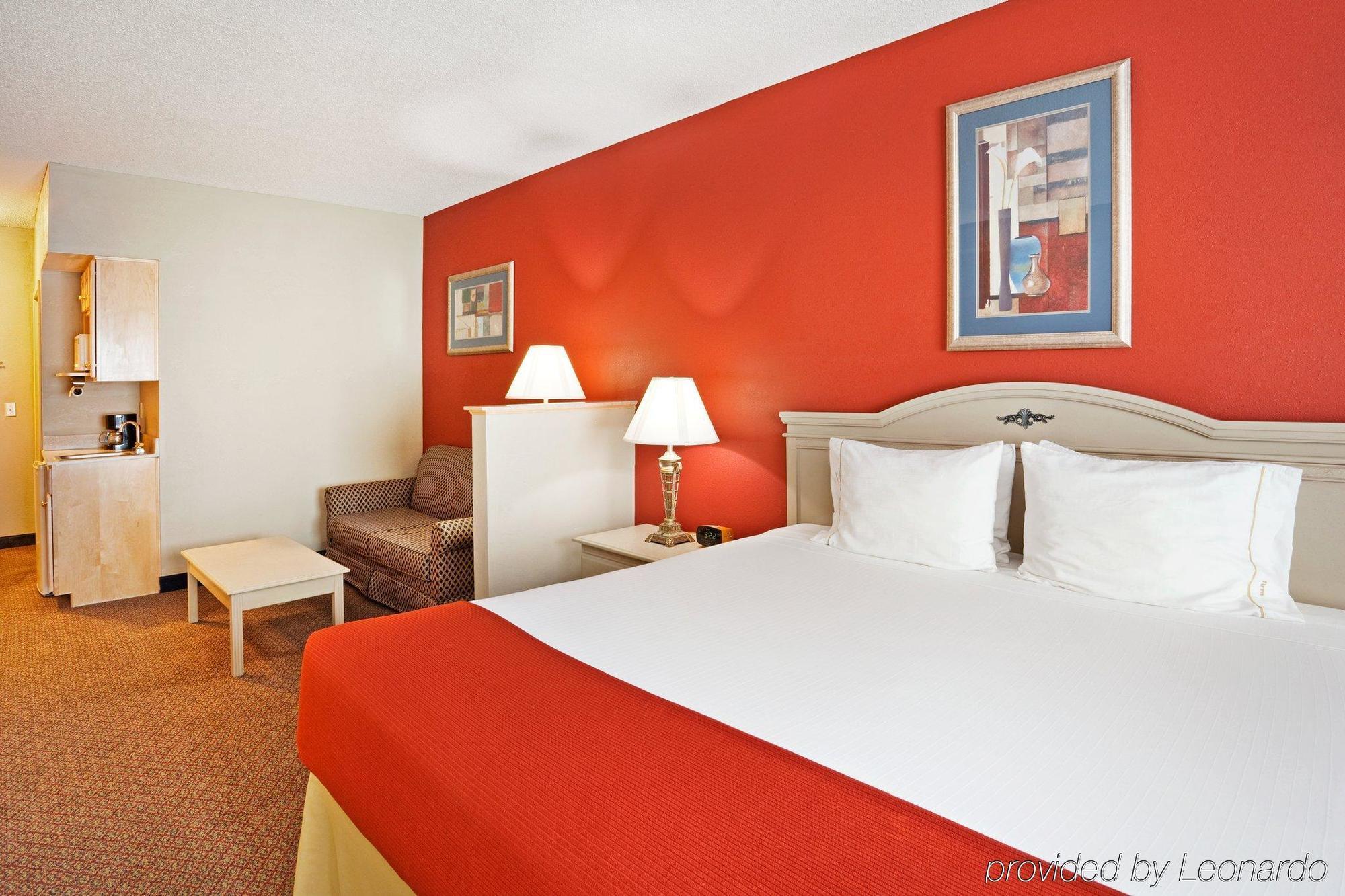 Holiday Inn Express Hotel & Suites London By Ihg Room photo
