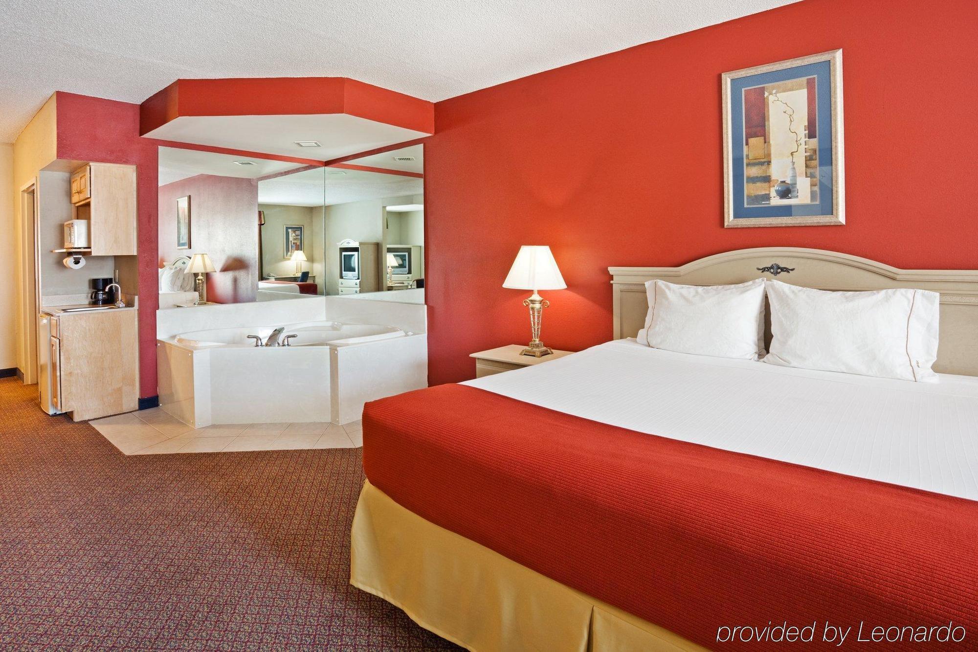 Holiday Inn Express Hotel & Suites London By Ihg Room photo
