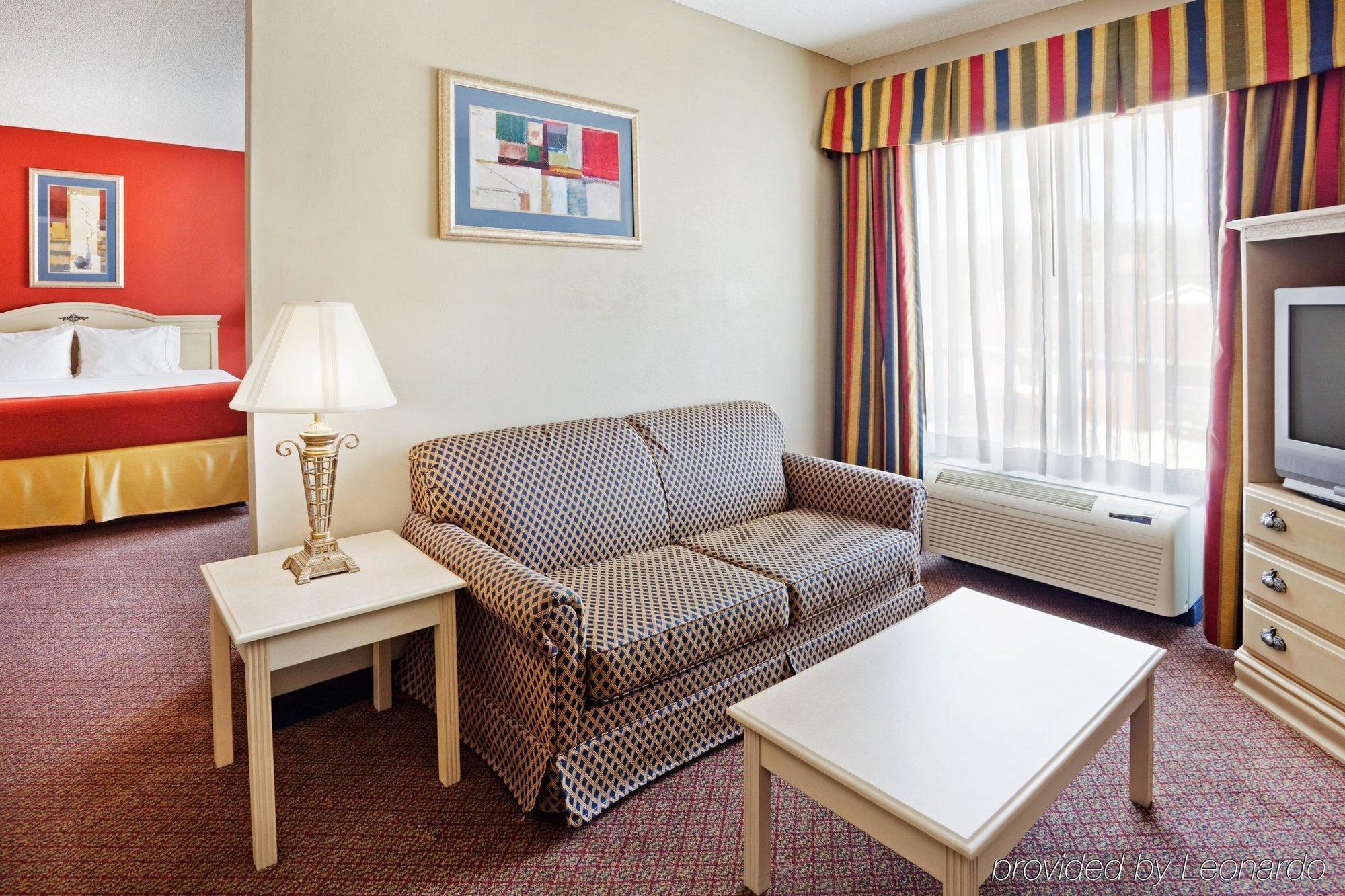 Holiday Inn Express Hotel & Suites London By Ihg Room photo