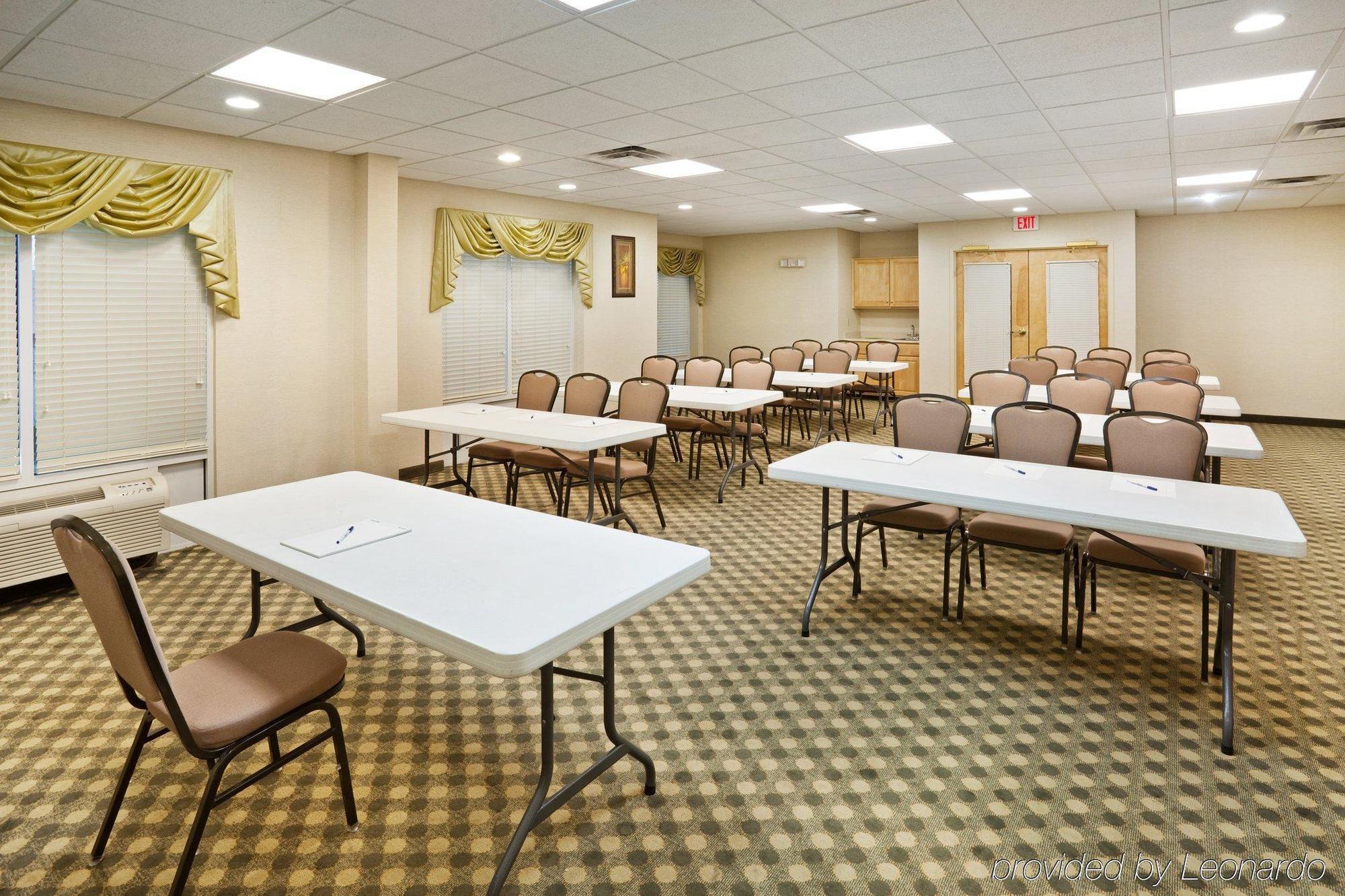 Holiday Inn Express Hotel & Suites London By Ihg Facilities photo